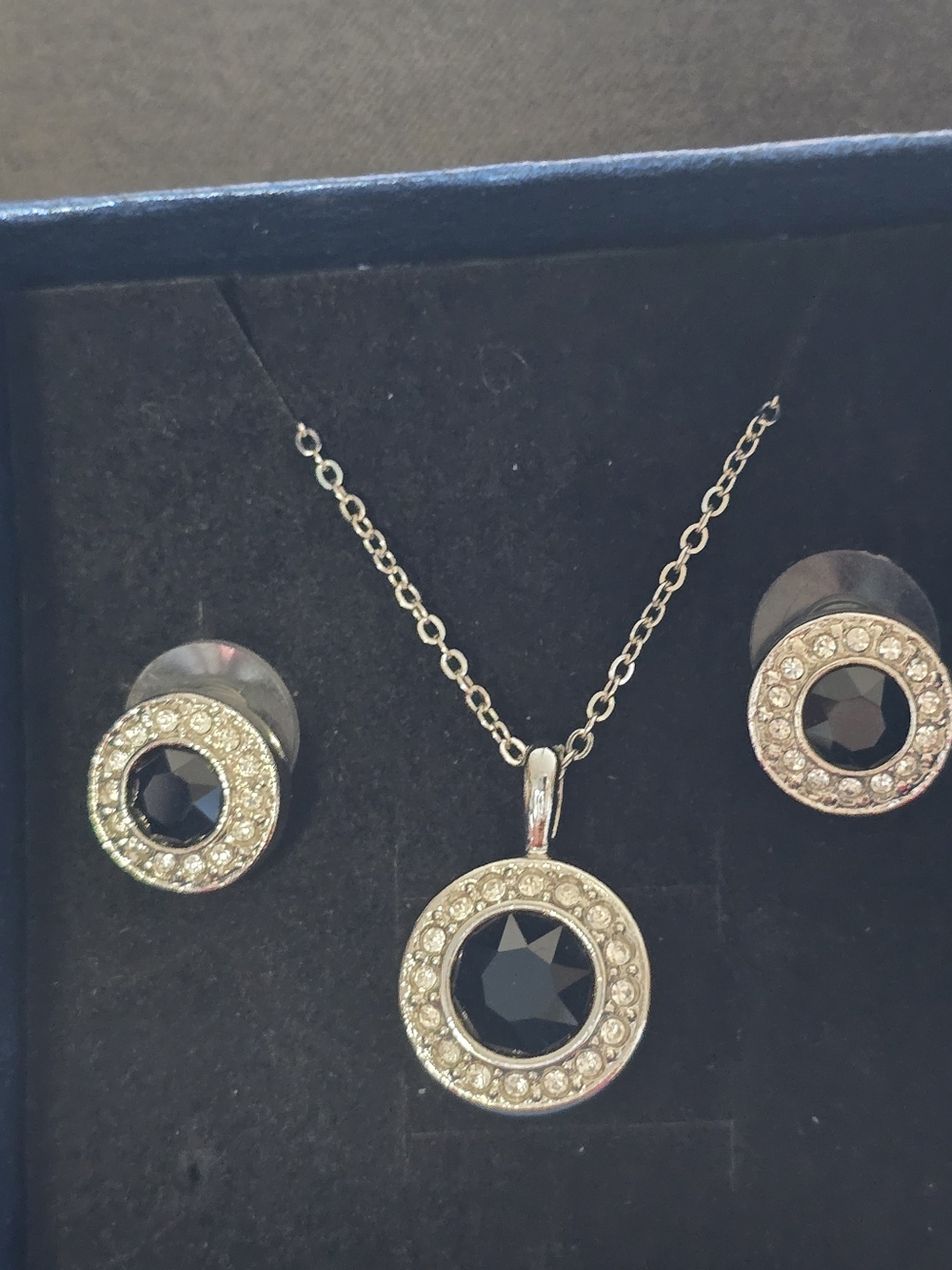 #2018 3 Pc SWAROVSKI SET: SILVER, Blk, Crystal, Stud Earrings & 18"Necklace - Picture 7 of 15